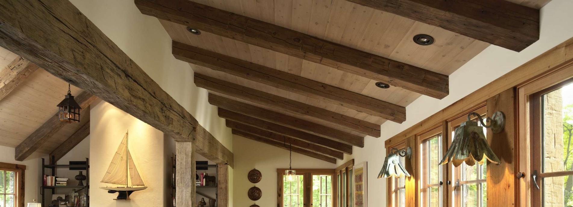 Дървени греди и дъски