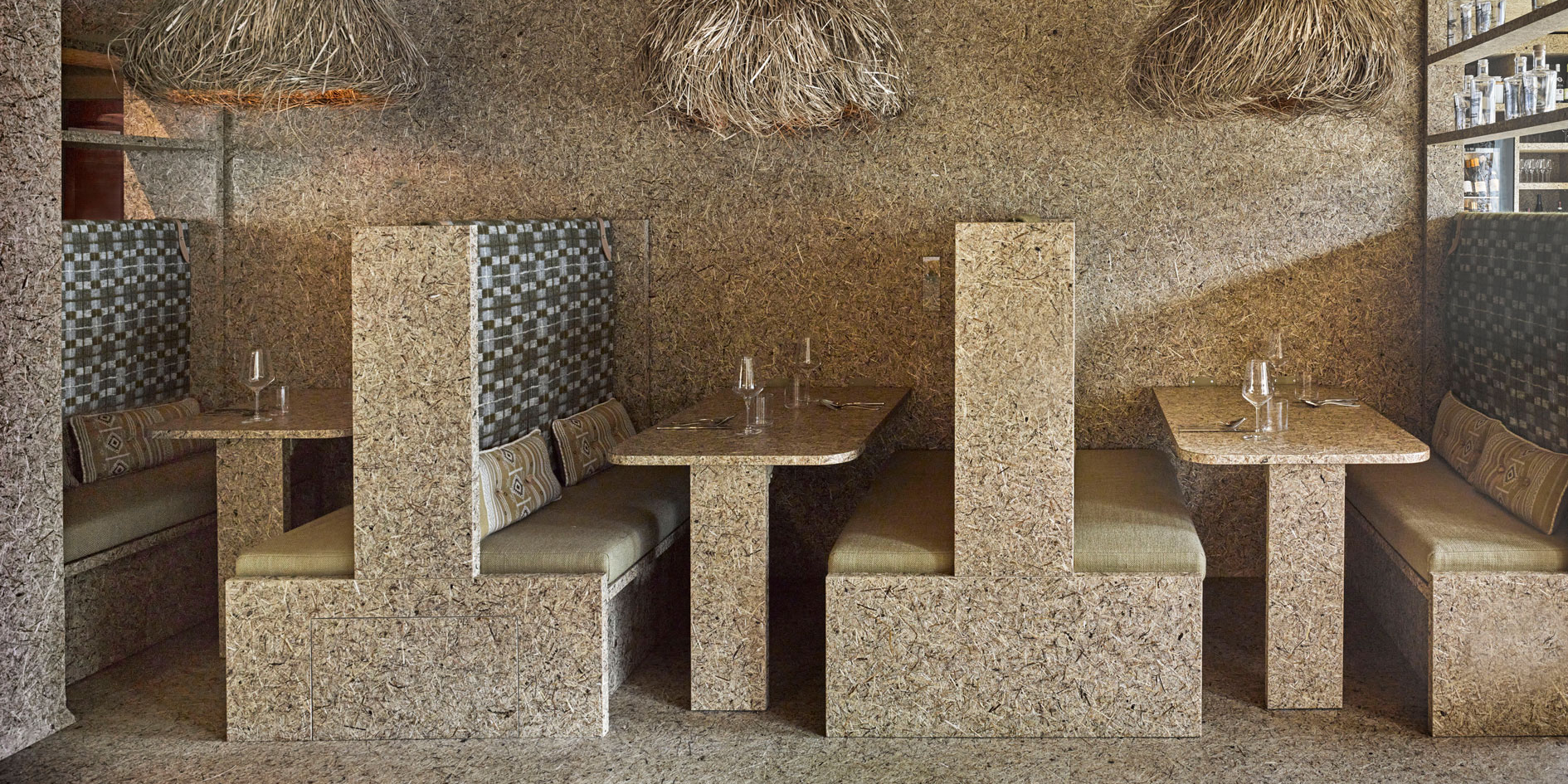 Натурални тапети и органични облицовки