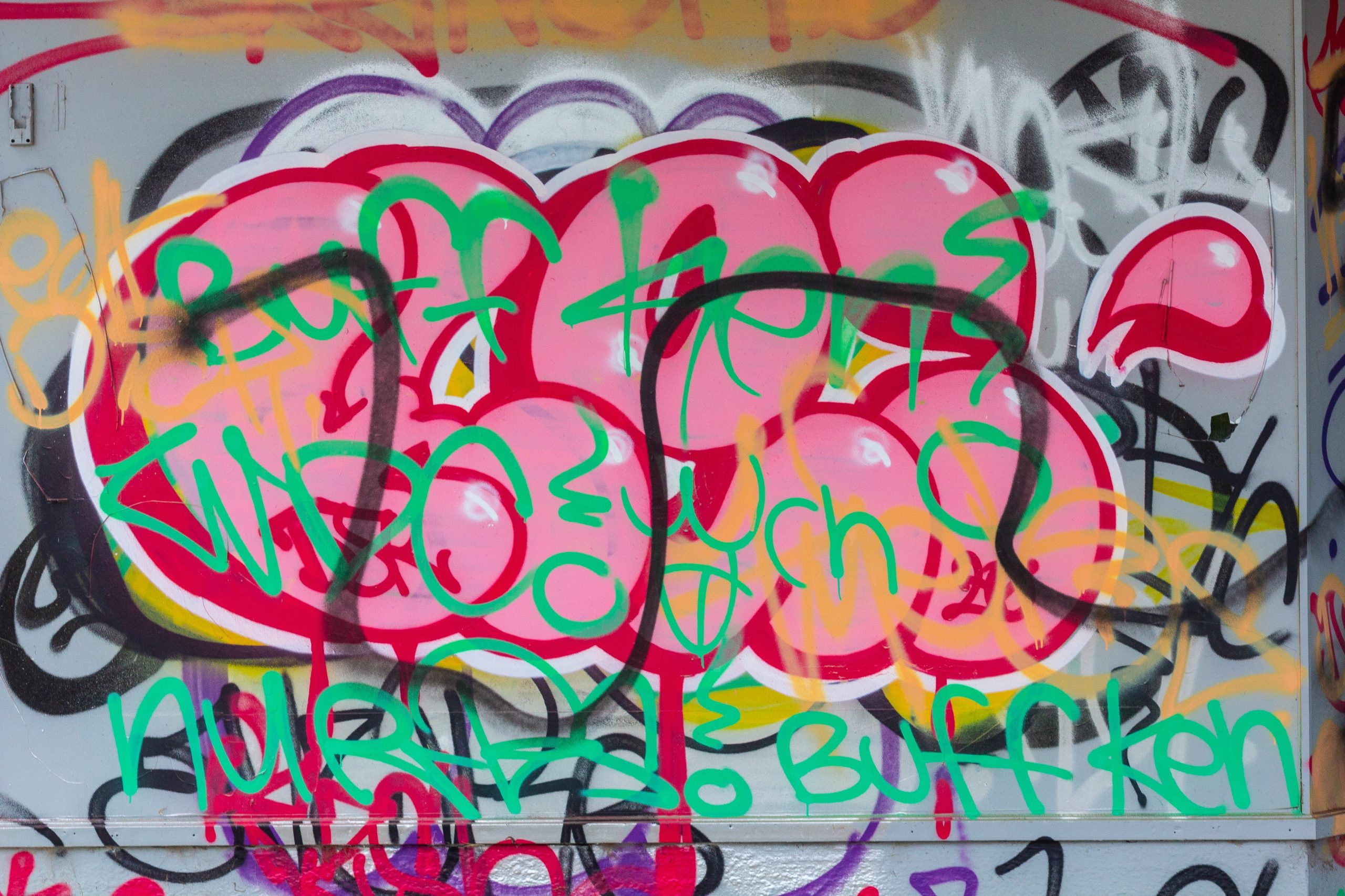 Препарат за премахване на графити от стена - най-лесният и достъпен начин да почистим фасадата