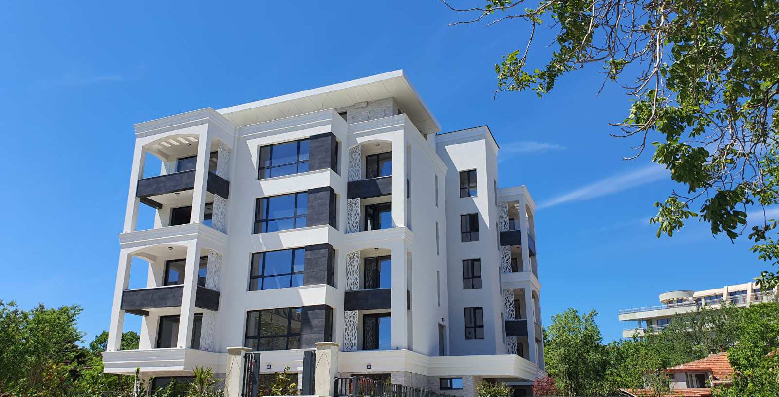 Изработка на декоративни фасадни решетки по поръчка за сграда в к.к. Св. св. Константин и Елена