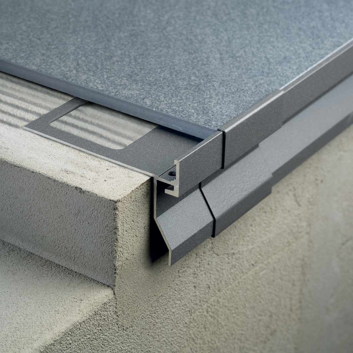 BORDERTEC BBO edging profiles for terraces and balconies